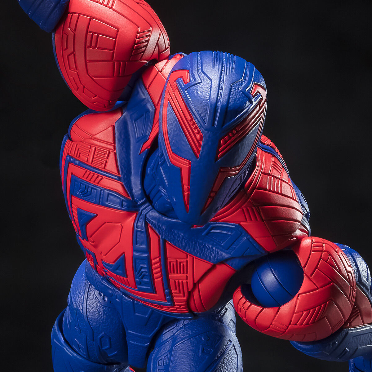 Spider-Man - Action Figure Deluxe 33 Cm Con Armatura Intercambiabile E Thwip Blast