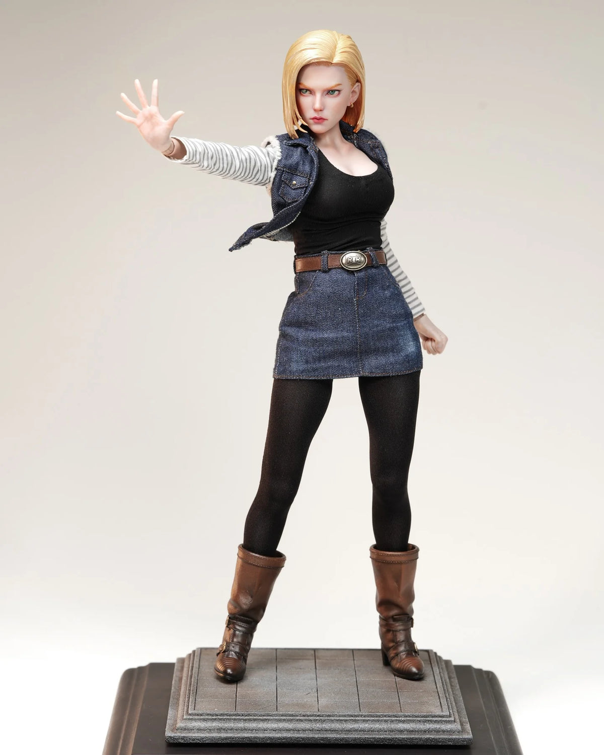 Artisan Studio Blonde Android 1/6 Scale Action Figure