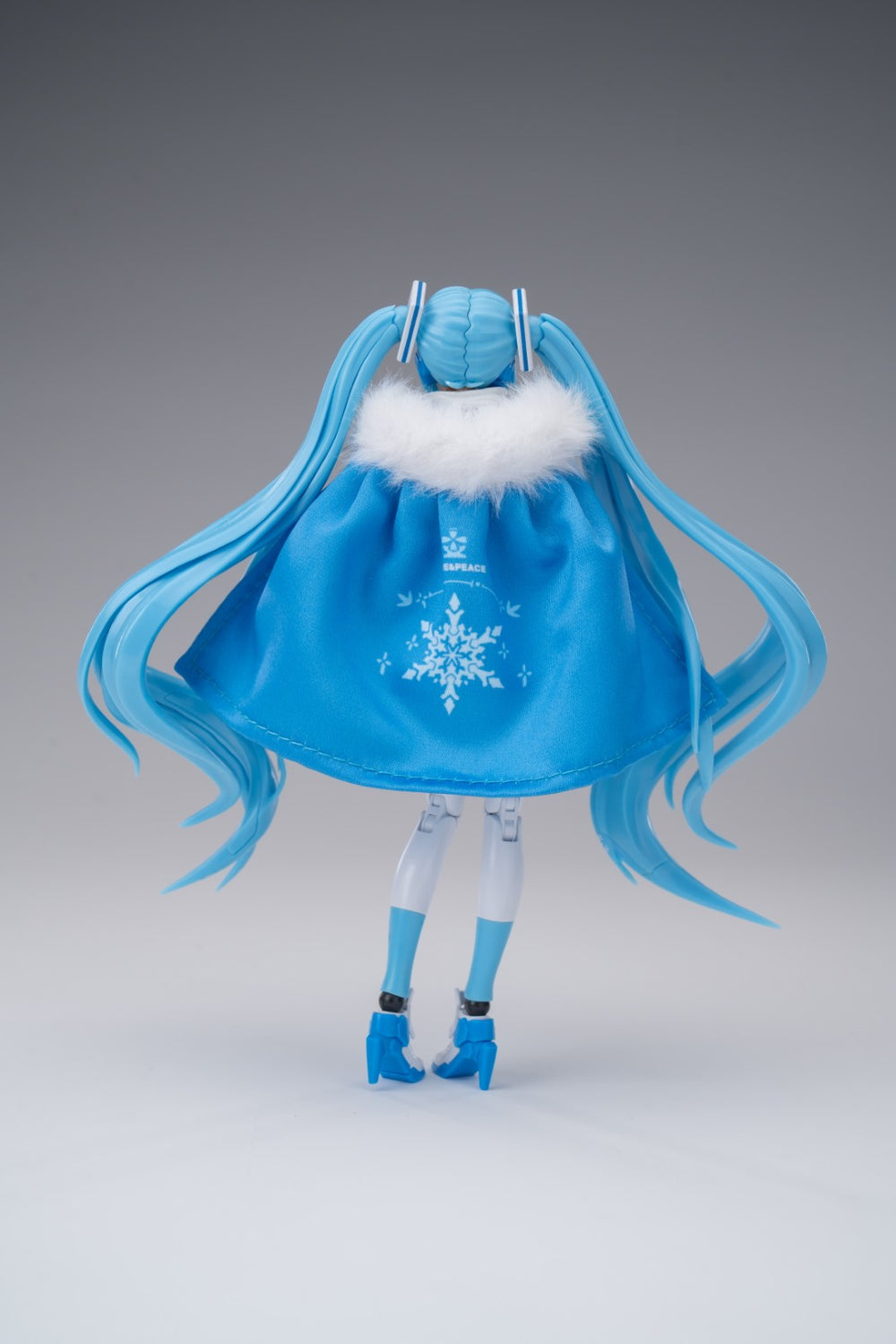 miko Snow Miku Ice Echo Articulated Model Kit (Bonus Cape Version)