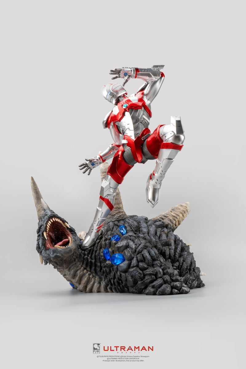 Ultraman Vs Black King 1/4 Scale Statue - Standard Edition