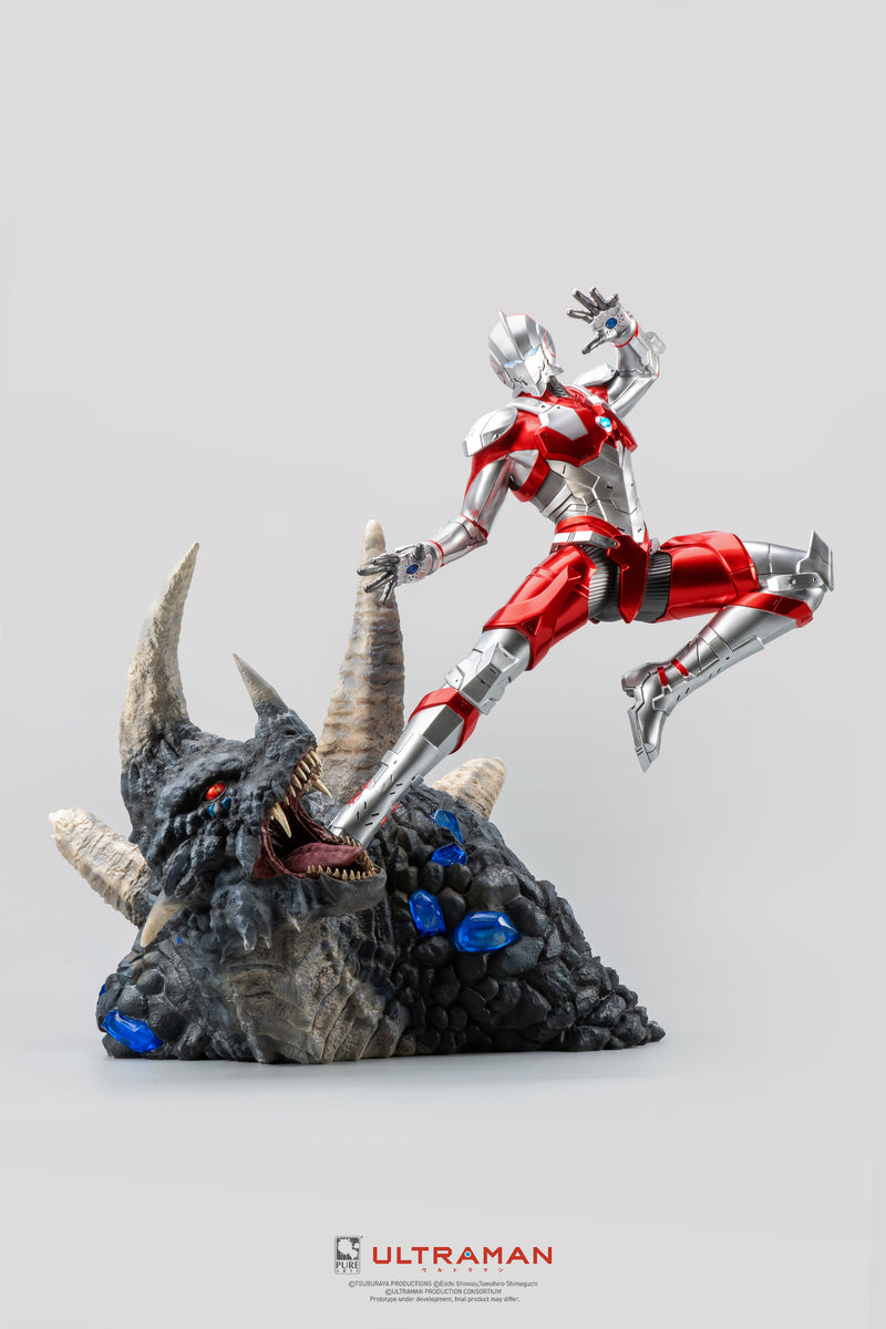 Ultraman Vs Black King 1/4 Scale Statue - Standard Edition