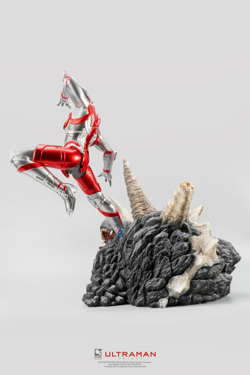 Ultraman Vs Black King 1/4 Scale Statue - Standard Edition